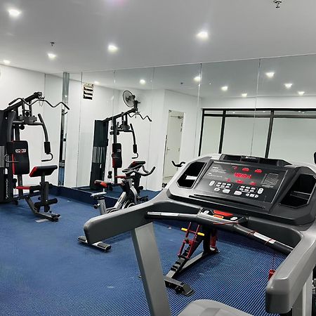 May De Ville Crown Hotel Ханой Экстерьер фото The gym at the hotel