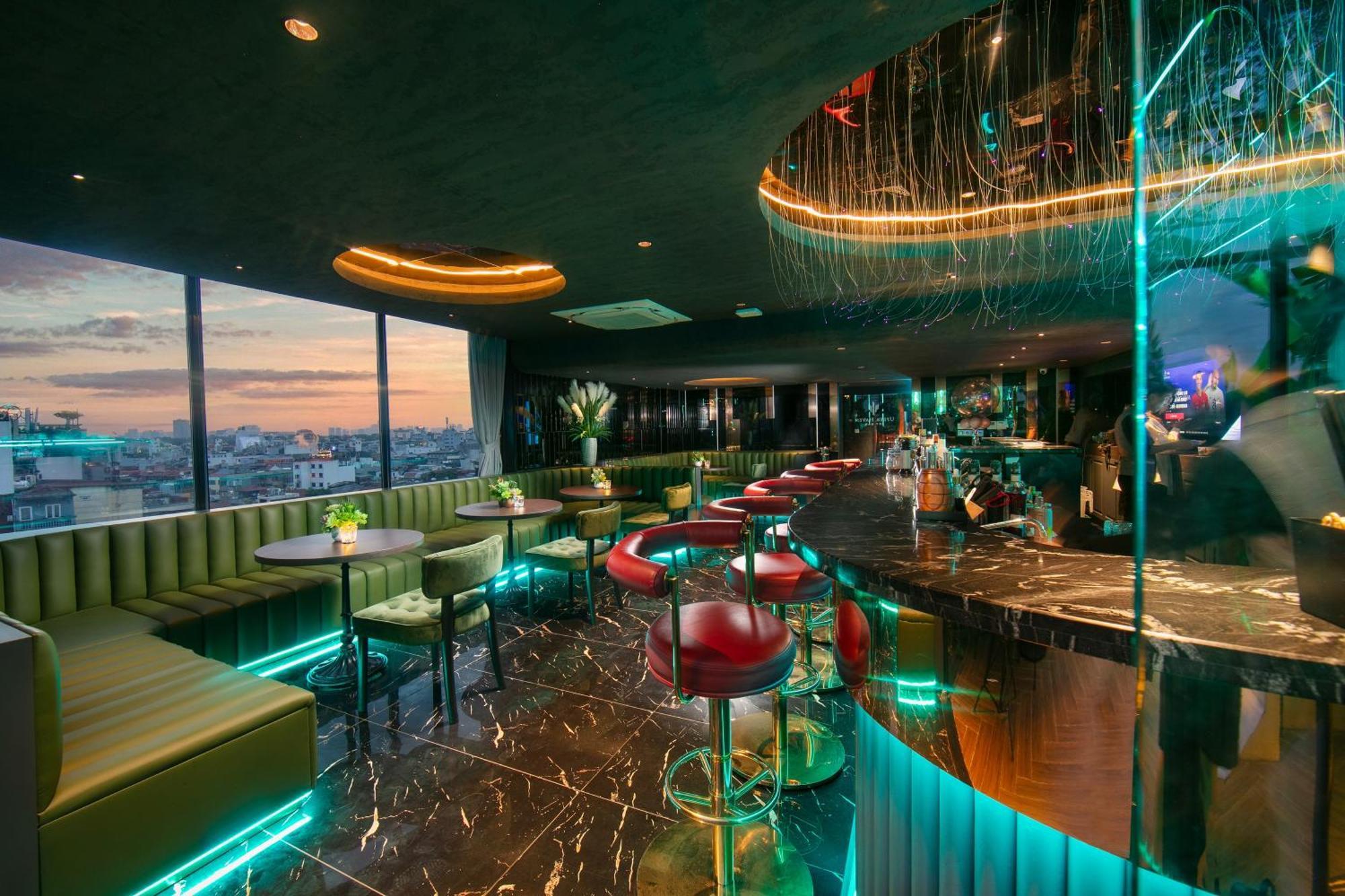 May De Ville Crown Hotel Ханой Экстерьер фото The 360° Sky Bar