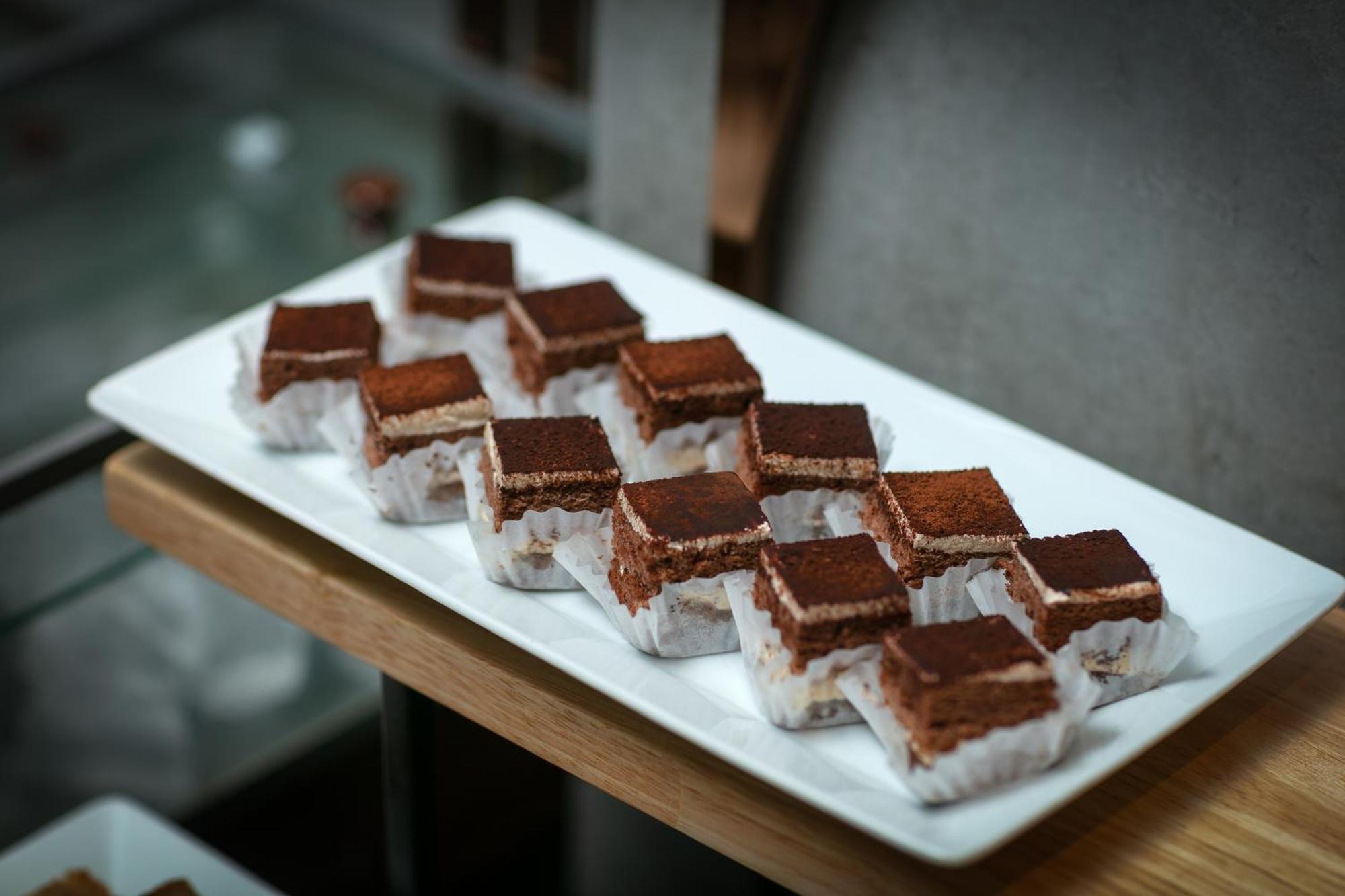 May De Ville Crown Hotel Ханой Экстерьер фото Tiramisu