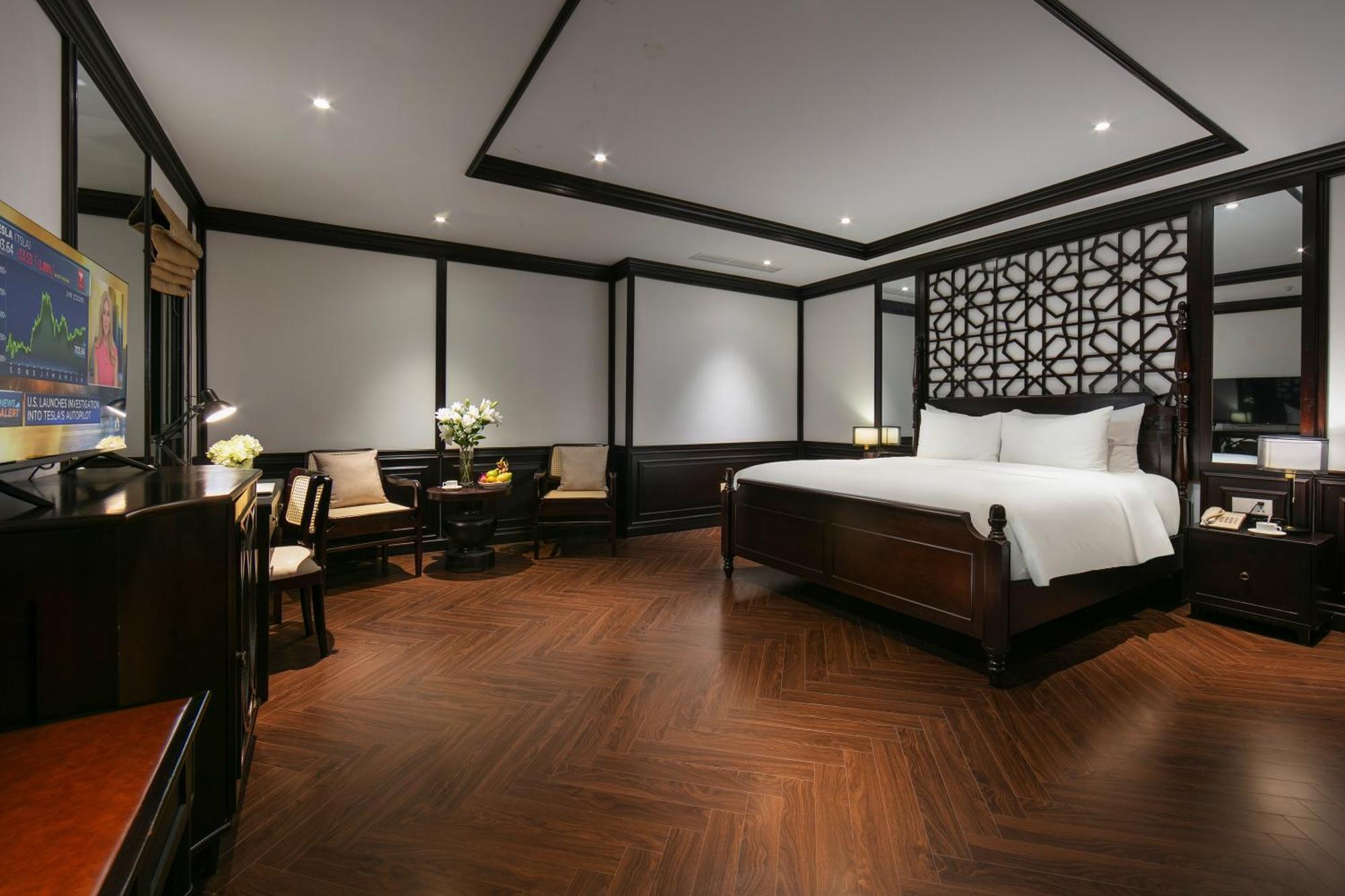 May De Ville Crown Hotel Ханой Экстерьер фото Suite
