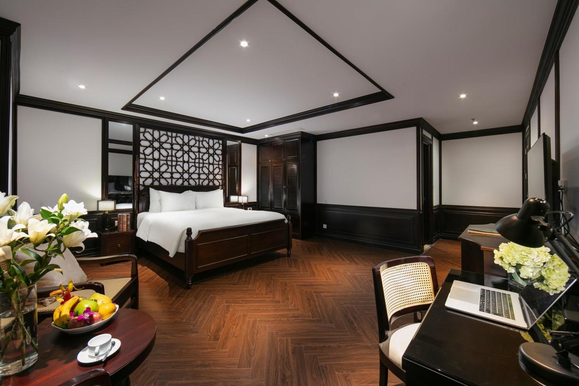 May De Ville Crown Hotel Ханой Экстерьер фото Deluxe Suite