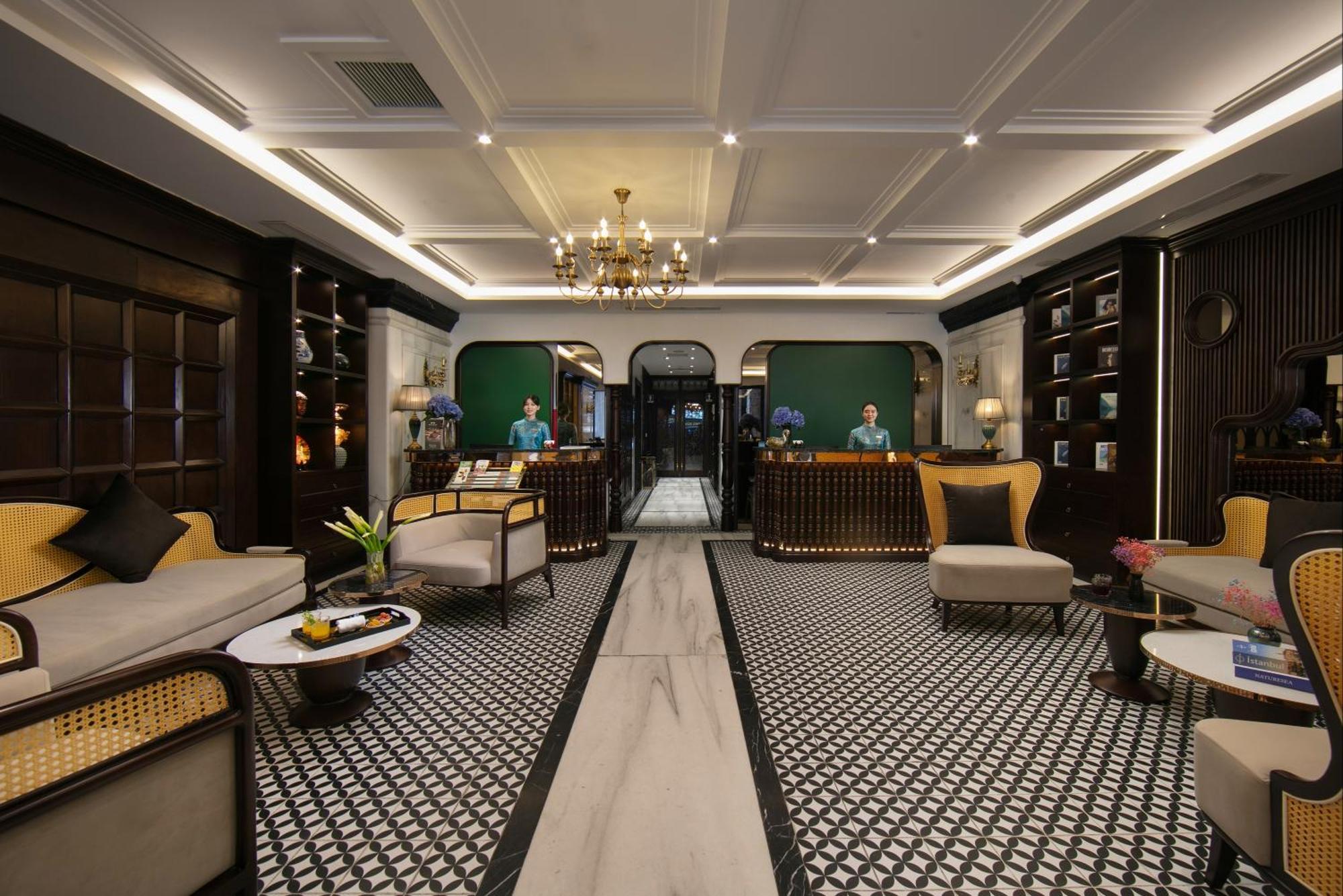 May De Ville Crown Hotel Ханой Экстерьер фото The lobby of the hotel