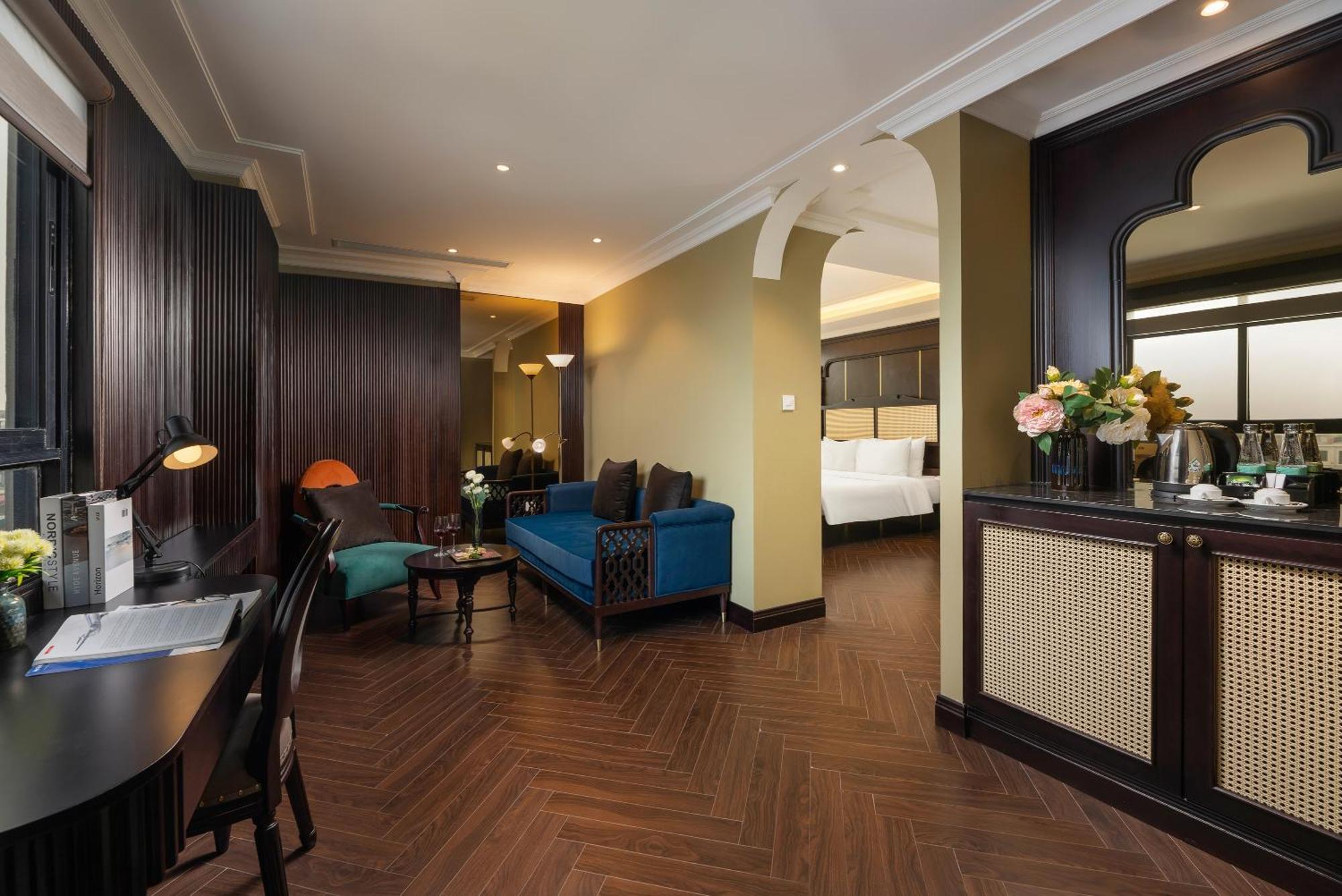 May De Ville Crown Hotel Ханой Экстерьер фото Suite